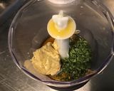 Une image de l'étape 2 de Sauce salade épicée à l'huile de sardines, vinaigre de vin et persil.