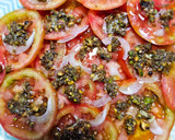 Foto del paso 5 de la receta: Ensalada de tomate y aliño crujiente