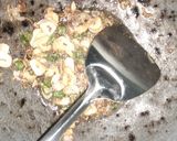 Foto langkah ke 2 dari resep Mi goreng bumbu iris.