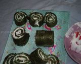 A picture of step 23 of Spinach and garlic-yogurt rolls.