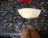 A picture of step 4 of Leftover bread peda gujiya.