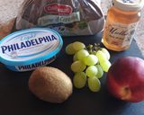 Foto del passaggio 1 della ricetta Bruschetta con frutta e philadelphia (light)