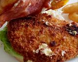 A picture of step 5 of My Big Chicken Burger with Bacon and Hashbrowns #Lunch#Mainmeal.