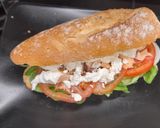 Foto del paso 11 de la receta Bocadillo vegetal con salmón y queso de cabra