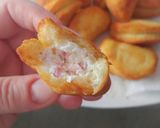 Foto del passaggio 6 della ricetta Focaccelle ripiene di ricotta e salame.. Fritte