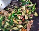 Foto langkah ke 3 dari resep Oseng pindang cabe ijo.