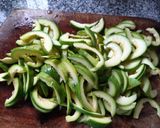 Foto del paso 1 de la receta: Zapallitos al wok 🇺🇾 Receta 200 🥰🥰🥰🥰👏🏼👏🏼👏🏼🇺🇾🇺🇾