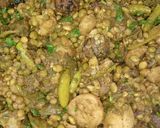हरा लहसुन वाला उंधियू (Hara lehsun wala Undhiyu recipe in hindi) रेसिपी चरण 8 फोटो