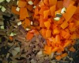 Foto del paso 3 de la receta: "Arroz de coliflor con tres delicias a mi manera"🍚🍛🍚🤔😁😉