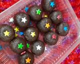 बिस्किट चॉकलेट लाडू (biscuit chocolate ladoo recipe in marathi) रेसिपी स्टेप 3 फोटो