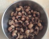 A picture of step 2 of Black eyed beans rice taddy.