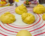 Foto langkah ke 6 dari resep Bakpao Labu Kuning Isi Pasta Kacang Merah.