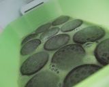 Foto langkah ke 4 dari resep Puding Hijau Oreo.