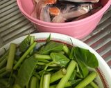 รูปขั้นตอนการทำที่ 1 ของ แกงส้มหัวปลาแซลมอน🐟🌱 #อาหารไทยง่ายๆ