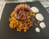 Foto del paso 8 de la receta: Arroz a la Paella de Pulpo Con Mayonesa de Ajo Dorado y Salsa de Humo