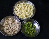 A picture of step 2 of Moraiya khichdi.
