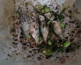 Foto langkah ke 3 dari resep Ikan asin cabe ijo.