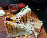 વેજ ગ્રીલ ચીઝ સેન્ડવીચ(veg grilled cheese sandwich recipe in gujarati) રેસીપી સ્ટેપ7ફોટો