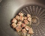 Foto langkah ke 4 dari resep Garlic Butter Rice with Saikoro Beef.