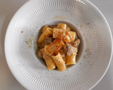Foto del paso 5 de la receta: Rigatoni con butifarra en salsa de ajos escalivados y tahini