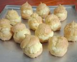Foto langkah ke 3 dari resep Kue soes isi vla.