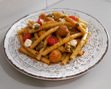 Foto del paso 8 de la receta: Zita al pesto con mini albóndigas de pollo