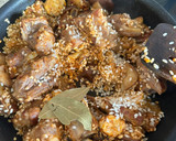 Foto del paso 3 de la receta: Arroz de castañas, setas y costilla