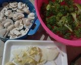 Foto langkah ke 1 dari resep Tumis Brokoli & Jamur.