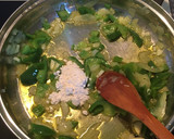 Foto del paso 2 de la receta: Merluza en salsa verde con huevos cocidos