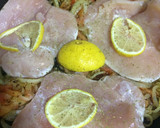 Foto del paso 3 de la receta: Pechugas con cebolla-tomate con guarnición
