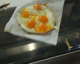 Foto del paso 3 de la receta: Huevos de codorniz al estampido con chorizo y papas
