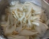 Foto langkah ke 1 dari resep Tumis Jamur Tiram Daun Jeruk.