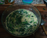 Foto del paso 1 de la receta: Tortilla de espinaca rellena con quesos acompañada de una sopa montañesa y pan casero