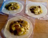 Foto del paso 2 de la receta Empanadillas rellenas de plátano a la miel con piñones