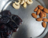 A picture of step 2 of Ragi Dates Modak.