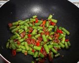 Foto langkah ke 4 dari resep Tumis Buncis Kornet.