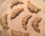 Foto del passaggio 3 della ricetta Cornetti integrali al miele