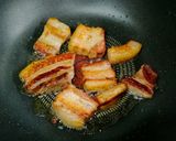 รูปขั้นตอนการทำที่ 3 ของ ข้าวผัดไข่หมูต้มเค็ม