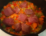 Foto del paso 3 de la receta: Guiso de solomillo de cerdo a la cerveza negra