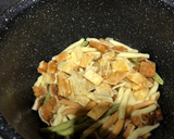 Foto del paso 6 de la receta: Fusilli con pechuga de pollo fileteada y tortilla francesa