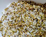 A picture of step 1 of Garlic khichri.