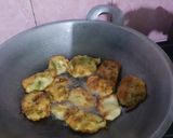 Foto langkah ke 4 dari resep Goreng Tepung Sayur.