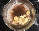 A picture of step 2 of Chocolate fruity oatmeal.
