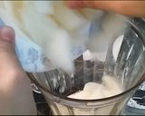A picture of step 1 of Melon Shake.