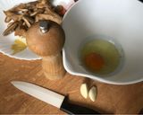 Egész csirkecomb filé gombás töltelékkel, édesburgonya pürével recept fázis 2 fotója