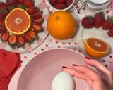 Foto del paso 1 de la receta ¡Bizcochitos ❤️ de Naranja rellenos de mermelada de fresa!