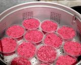 Foto langkah ke 5 dari resep Kue kelapa parut merah putih.