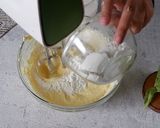 Foto langkah ke 5 dari resep Vanilla Cupcake (Moist & Fluffy).