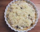 Sonkás-grillkolbászos pite recept fázis 4 fotója