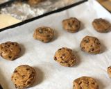 Foto langkah ke 5 dari resep Chocolate Chips Cookies.